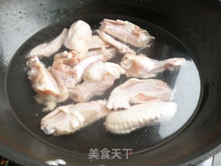 可乐鸡翅的做法步骤：1