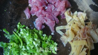 【飞禽走肉】之【猪肉鲜虾粥】的做法步骤：2