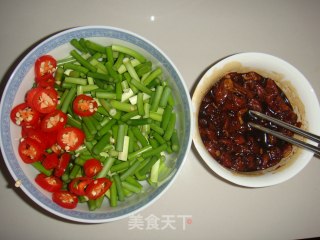 下饭菜--蒜苗炒肉的做法步骤：1