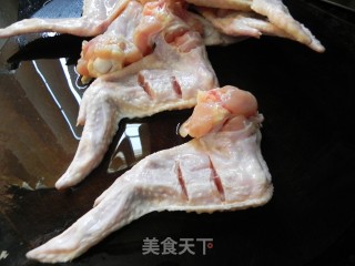 【飞禽走兽】蒜香蜜汁烤鸡翅的做法步骤：1