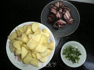 腊肉烧土豆的做法步骤：2