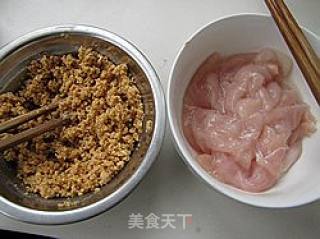 【飞禽走兽】----花生鸡肉卷的做法步骤：2