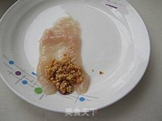 【飞禽走兽】----花生鸡肉卷的做法步骤：3
