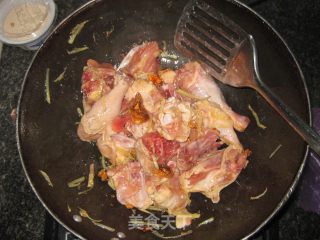 【飞禽走兽】----鸡肉垫卷子的做法步骤：4