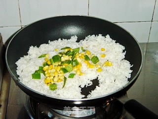 鱼米之香(炒饭)的做法步骤：6