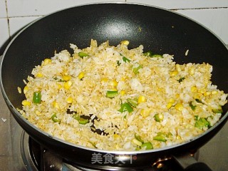 鱼米之香(炒饭)的做法步骤：7