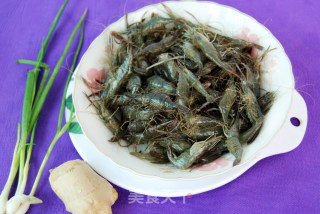 制作最简单的盐水河虾的做法步骤：1
