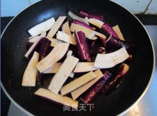 茄段烧蛋饺的做法步骤：3