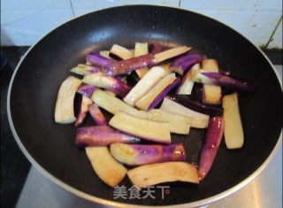 茄段烧蛋饺的做法步骤：4