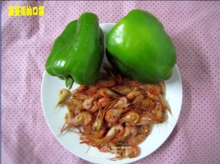 菜椒炒虾米的做法步骤：1