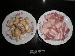 红烧老菱肉的做法步骤：1