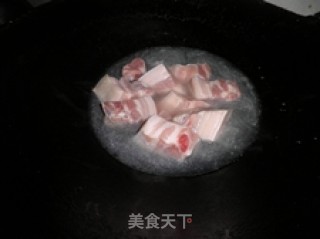 红烧老菱肉的做法步骤：3