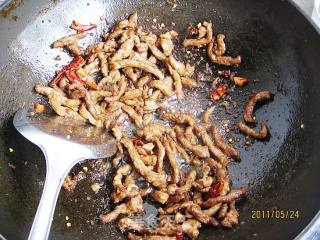 煸牛肉丝的做法步骤：7