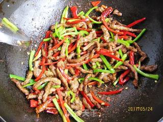 煸牛肉丝的做法步骤：8