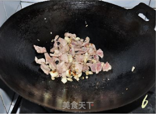双椒小炒肉（把米酒当料酒用）的做法步骤：6