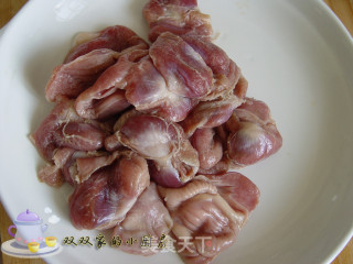 【飞禽走兽】——辣炒鸡胗的做法步骤：1