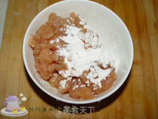 【飞禽走兽】——香炒鸡丁的做法步骤：2