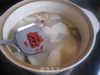 白萝卜枸杞炖羊蹄的做法步骤：7