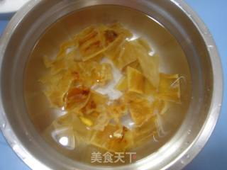 【飞禽走兽】枸杞花胶炖鹌鹑的做法步骤：4