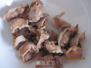 青椒胡萝卜鸡肫的做法步骤：2