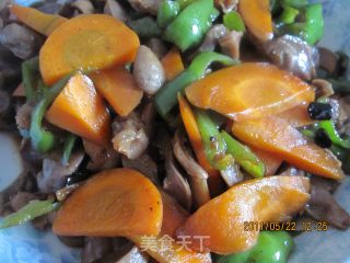青椒胡萝卜鸡肫的做法步骤：11