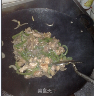 宅男厨房之青椒洋葱炒啫啫鸡的做法步骤：13
