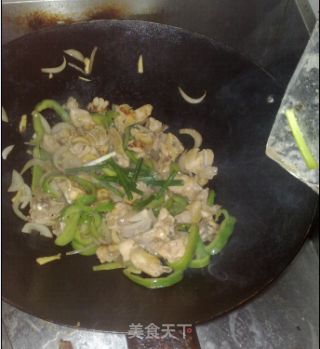 宅男厨房之青椒洋葱炒啫啫鸡的做法步骤：14