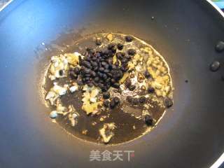 蒜头豆豉焖海鳝的做法步骤：3