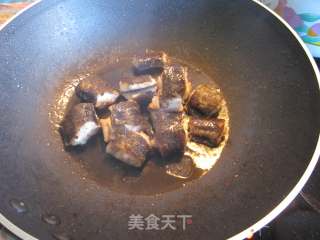 蒜头豆豉焖海鳝的做法步骤：4