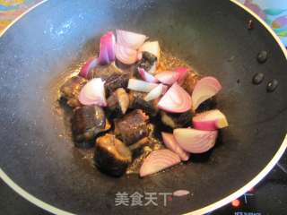 蒜头豆豉焖海鳝的做法步骤：6