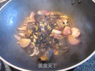 蒜头豆豉焖海鳝的做法步骤：7