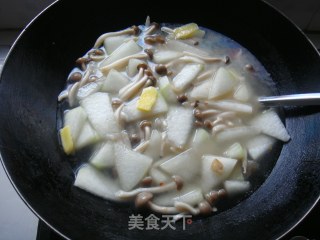 美味营养－－蟹味菇炖冬瓜的做法步骤：4