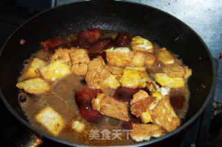 腊肠炒豆腐的做法步骤：9