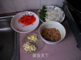 洋葱炒鸡丝的做法步骤：2