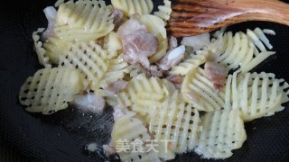 [我爱我的家]-----花肉洋葱土豆片的做法步骤：8