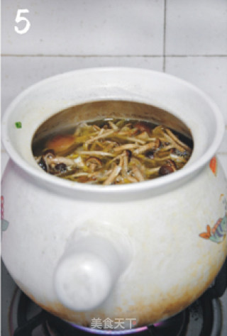 【飞禽走兽】茶树菇土鸡汤——食材是靓汤的关键的做法步骤：5