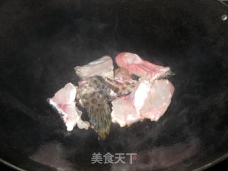 枸杞叶鱼腩汤的做法步骤：3