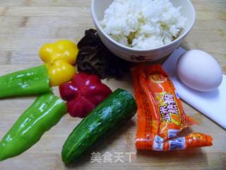 【换个花样吃米饭】缤纷炒饭的做法步骤：1