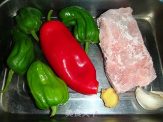 【飞禽走兽篇】青椒肉丝的做法步骤：1