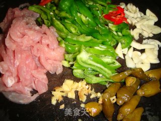 【飞禽走兽篇】青椒肉丝的做法步骤：2