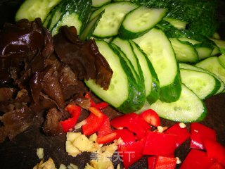【飞禽走兽】鸡肉黄瓜的做法步骤：3