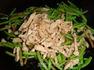 【飞禽走兽】菜梗肉丝的做法步骤：4