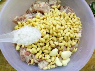 黄豆焖排骨的做法步骤：4
