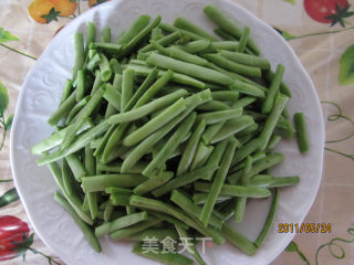 干煸豆角的做法步骤：1