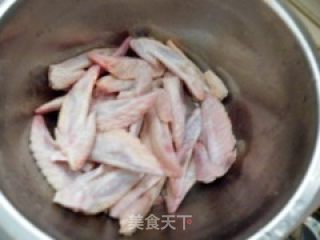 红烧翅尖的做法步骤：1