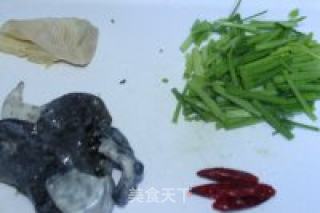 抗衰老美容美食 ----  三色牛蛙皮的做法步骤：1