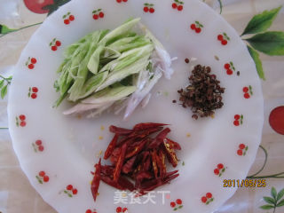 手撕包菜的做法步骤：2