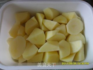 下饭小菜 —— 炒土豆块的做法步骤：1