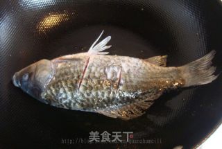 红烧鲫鱼的做法步骤：3
