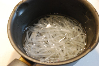 北京夏令特色小吃——杏仁豆腐的做法步骤：2
